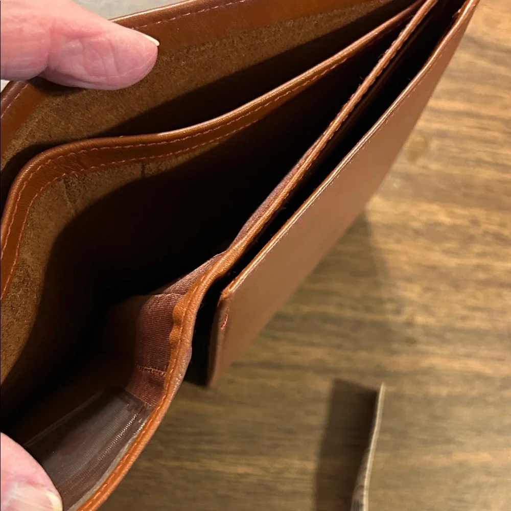 Men's Brown Leather Bifold Wallet - Classic Style